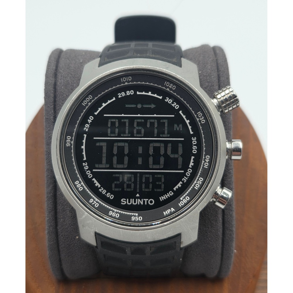 Suunto Elementum Terra SS014522000 Altimeter Barometer Compass Watch Works